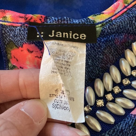 2/$20 Janice sleeveless shirt- Small - Picture 10 of 10